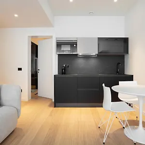 דירה Sant'ambrogio Apartments, Reception H24