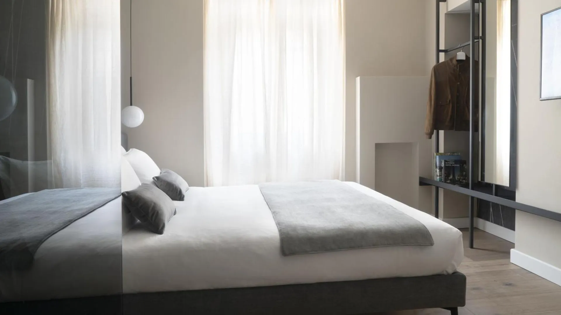 Della Spiga Suites by Brera Apartments Milano Italia