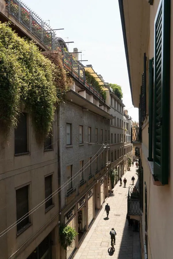 Della Spiga Suites by Brera Apartments Milano Italia